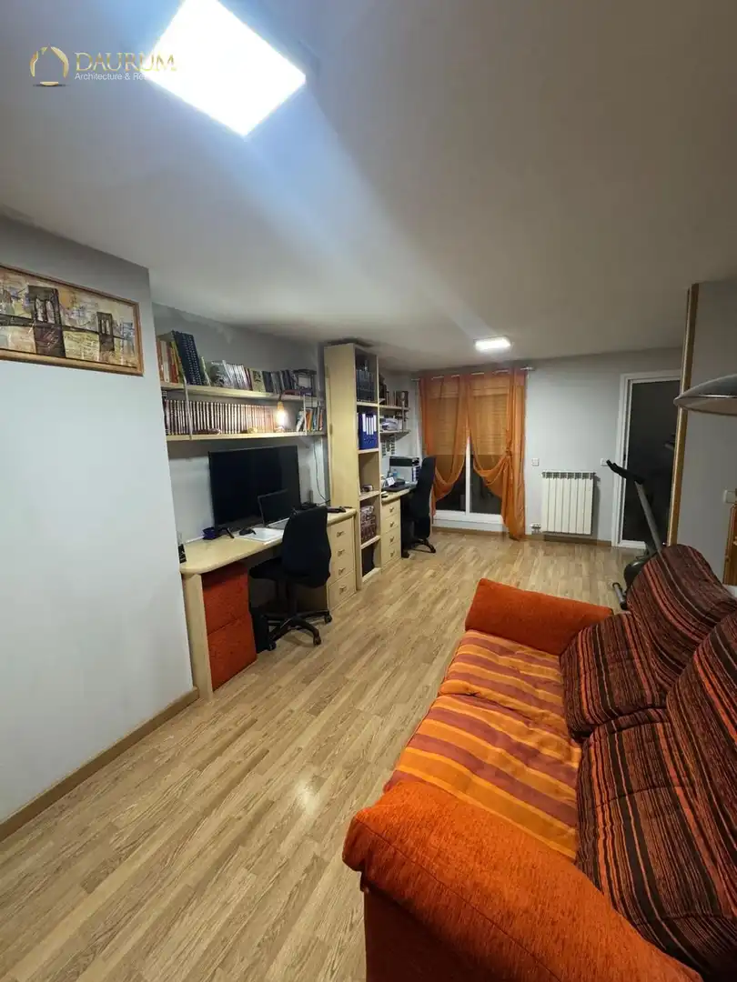 Wohnzimmer von Einfamilien-Reihenhaus zum Verkauf in Alcalá de Henares mit Klimaanlage, Heizung und Terrasse
