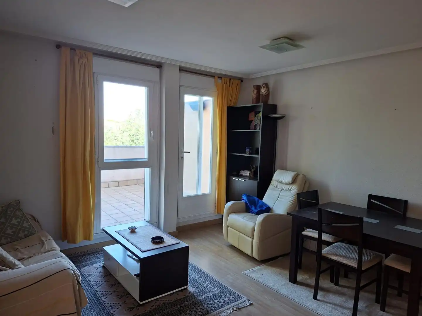 Wohnzimmer von Wohnung zur Miete in Arapiles mit Heizung, Parkett und Terrasse