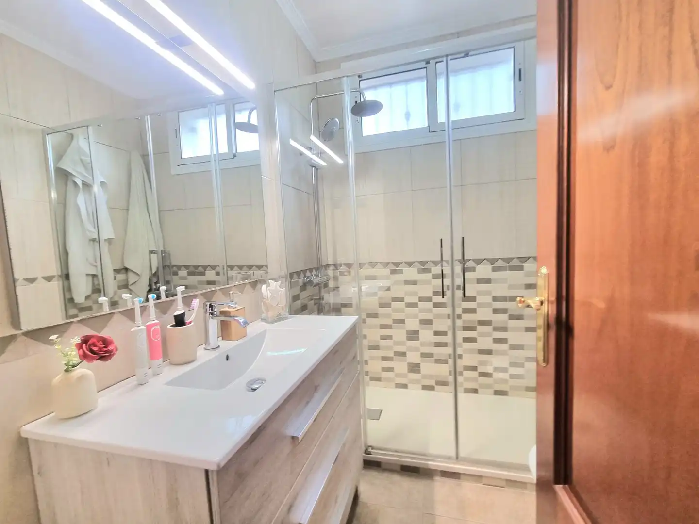 Badezimmer von Haus oder Chalet zum Verkauf in Bigues i Riells del Fai mit Klimaanlage, Heizung und Parkett