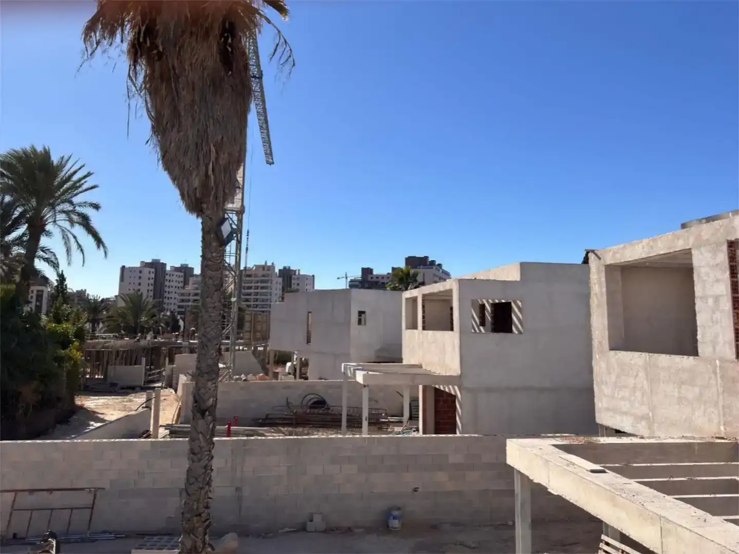 Vista exterior de Casa o chalet en venta en El Campello con Aire acondicionado, Piscina y Balcón