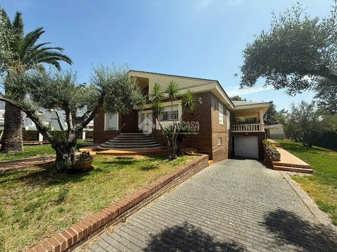Vista exterior de Casa o chalet en venta en Badajoz con Aire acondicionado, Jardín privado y Piscina