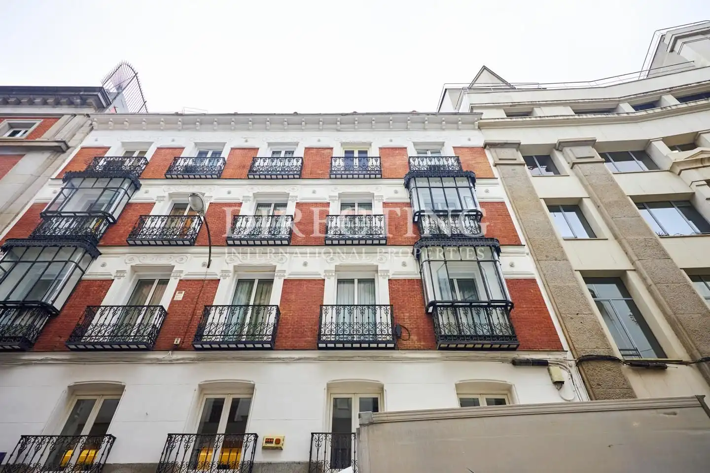 Außenansicht von Maisonette zum Verkauf in Madrid mit Klimaanlage, Heizung und Möbliert