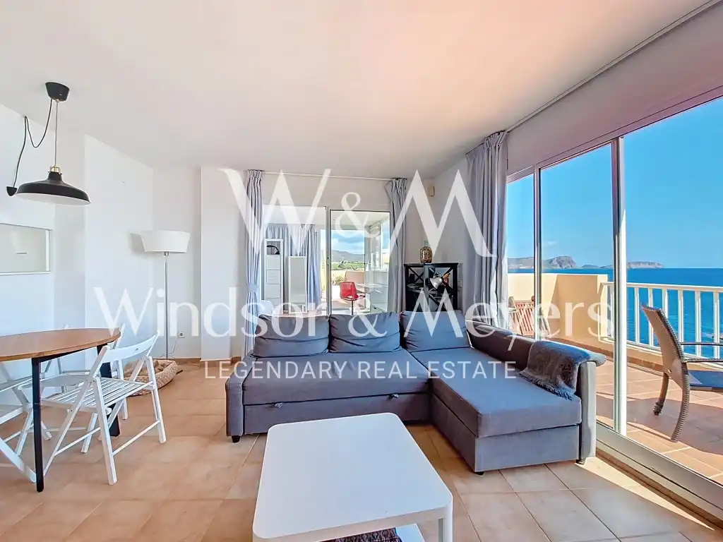 Sala de estar de Apartamento en venta en Santa Eulària des Riu con Aire acondicionado, Amueblado y Piscina comunitaria