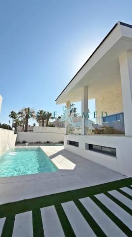 Casa-chalet en Venta en Calle Veneziola A en Veneziola