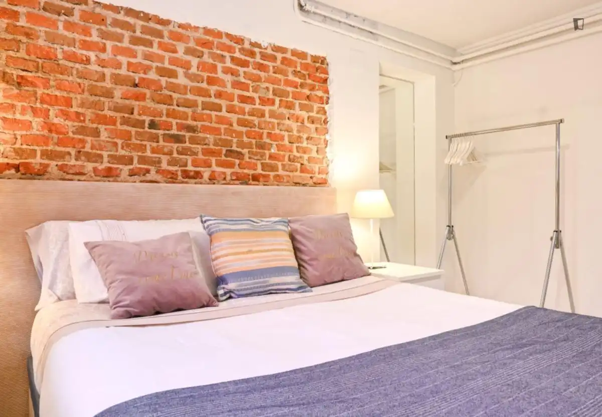 Dormitori de Apartament de lloguer en Madrid amb Calefacció, Moblat i Forn