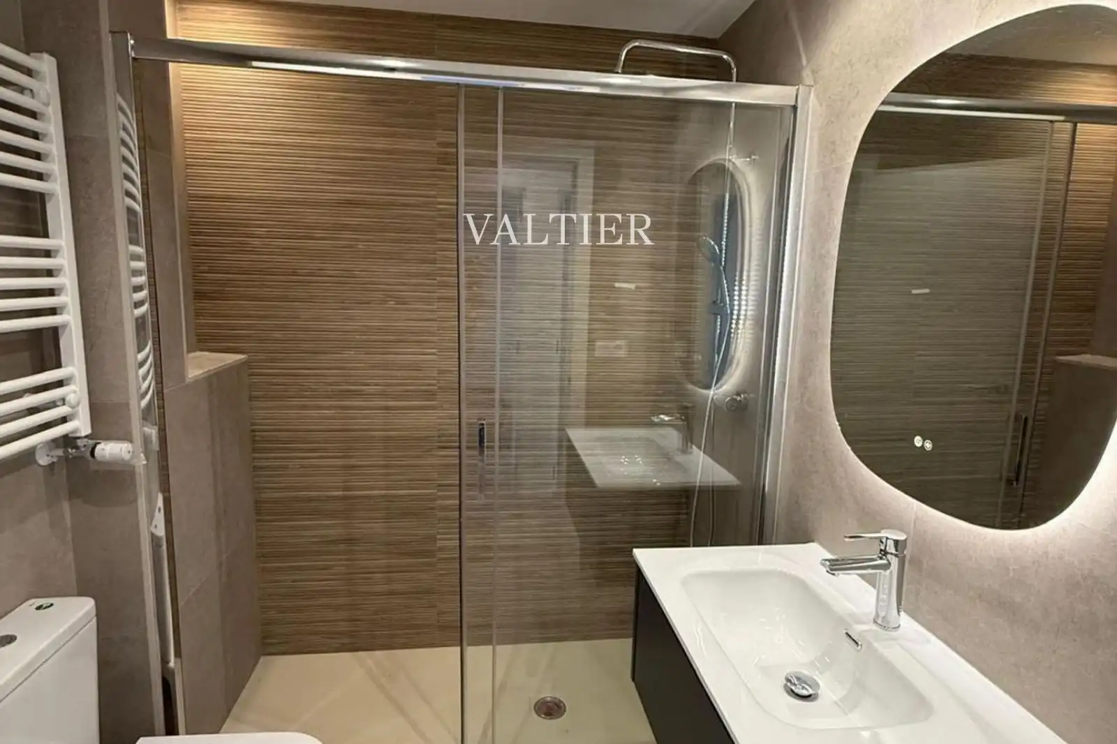 Bathroom of Flat for rent in Madrid  with Air Conditioner, Heating and Terrace