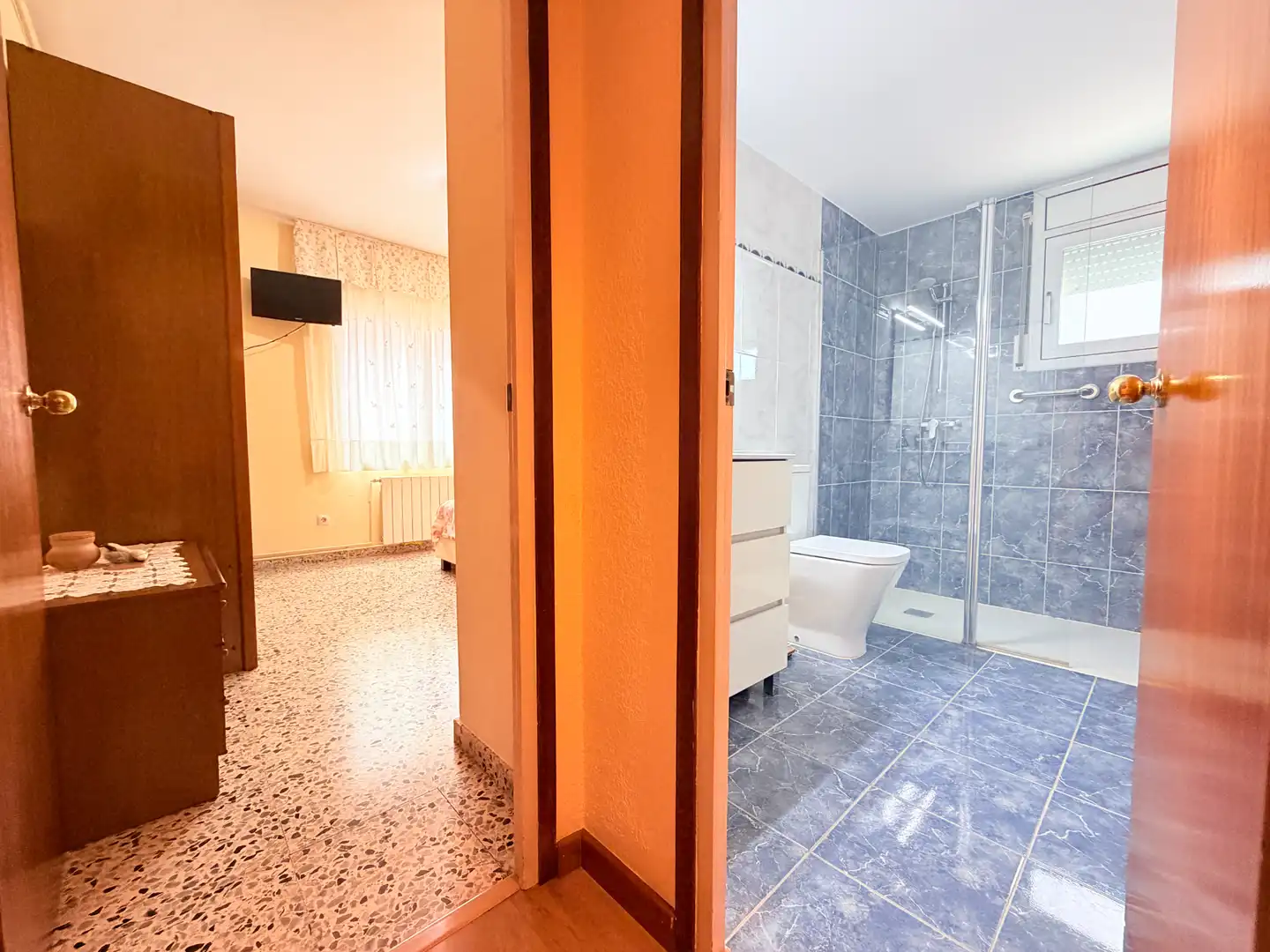Baño de Piso en venta en Corbera de Llobregat con Calefacción, Parquet y Terraza