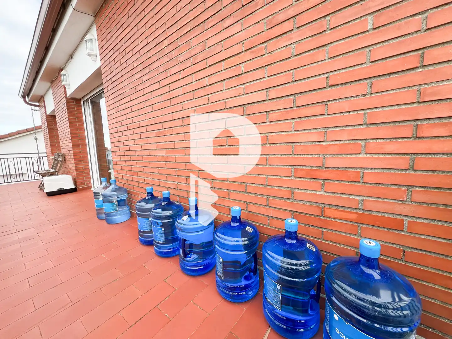 Vista exterior de Casa o xalet en venda en Torrelles de Llobregat amb Aire condicionat, Calefacció i Jardí privat