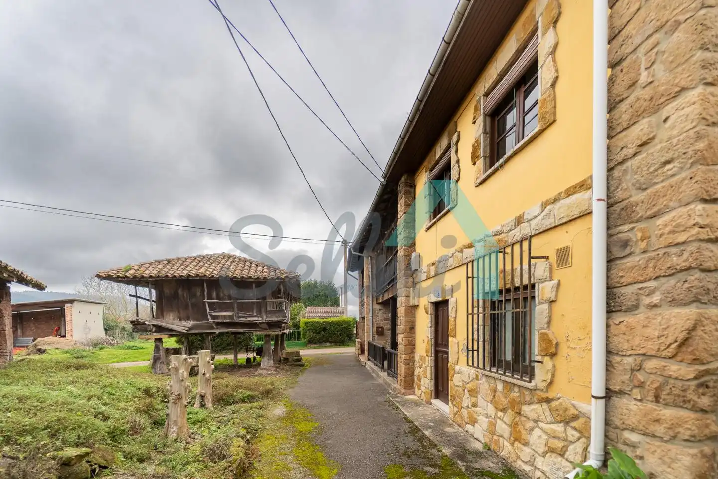 Vista exterior de Casa adosada en venta en Villaviciosa con Parquet