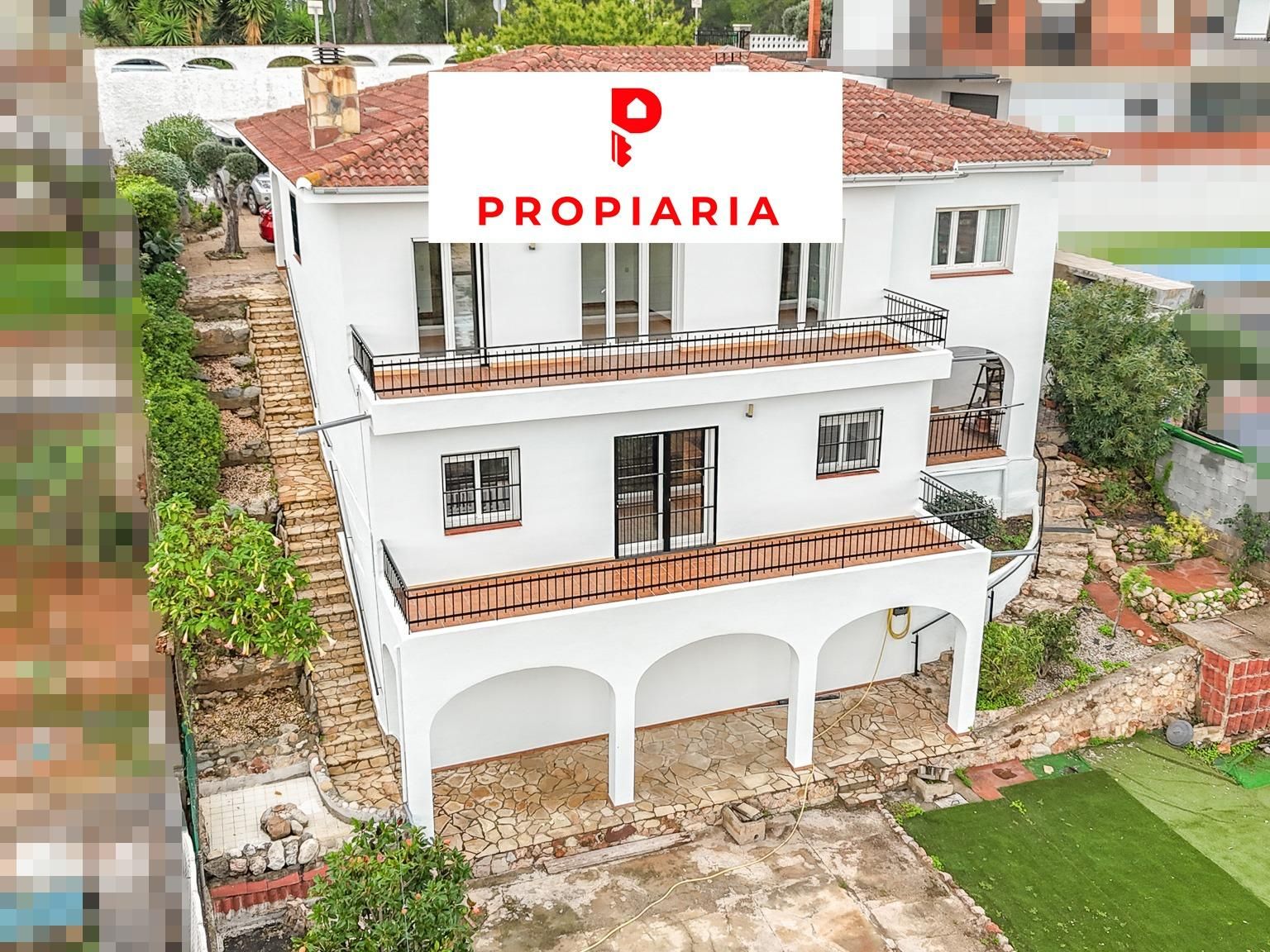 Vista exterior de Casa o xalet en venda en Corbera de Llobregat amb Jardí privat, Terrassa i Traster