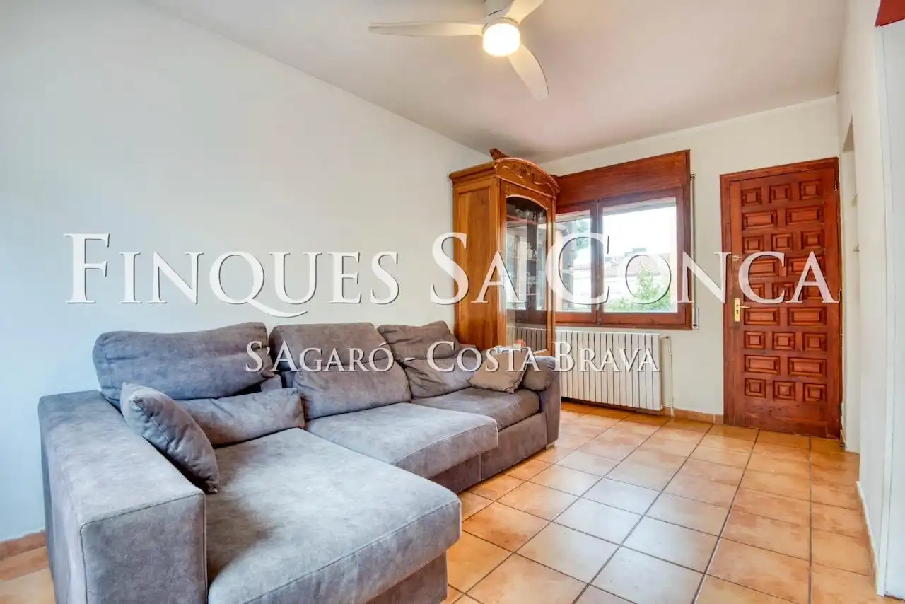 Sala d'estar de Casa adosada en venda en Sant Feliu de Guíxols amb Calefacció