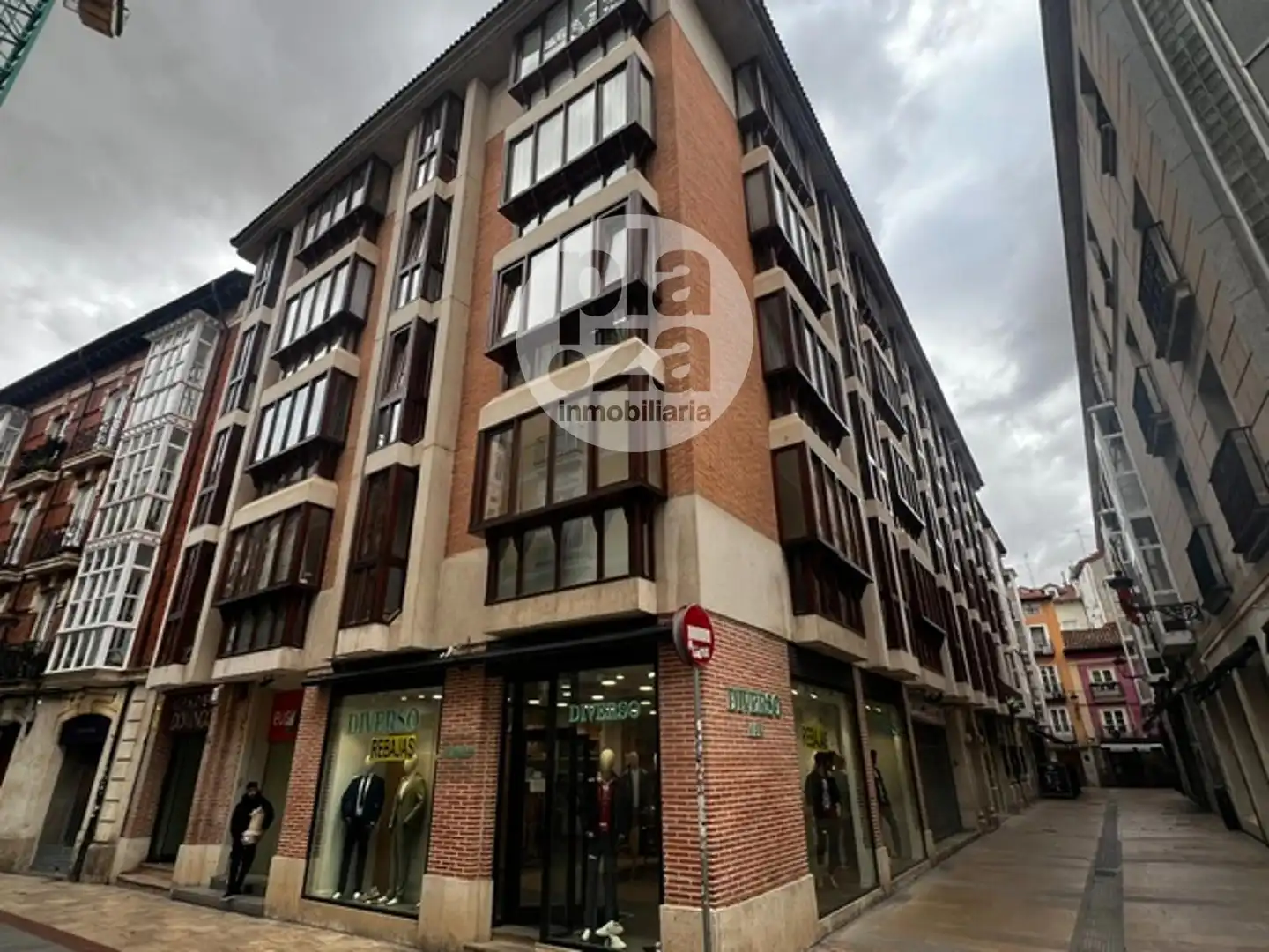 Vista exterior de Piso de alquiler en Burgos con Calefacción, Terraza y Amueblado