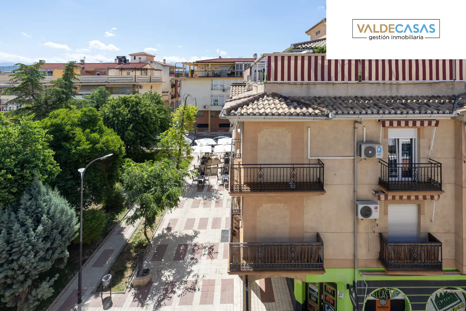 Vista exterior de Casa adosada en venta en Maracena con Aire acondicionado, Terraza y Horno