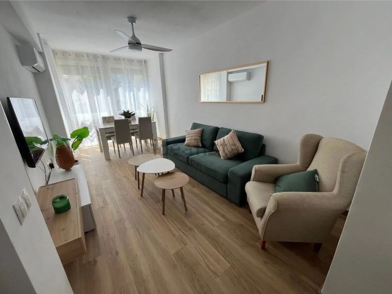 Sala d'estar de Pis en venda en Estepona amb Aire condicionat