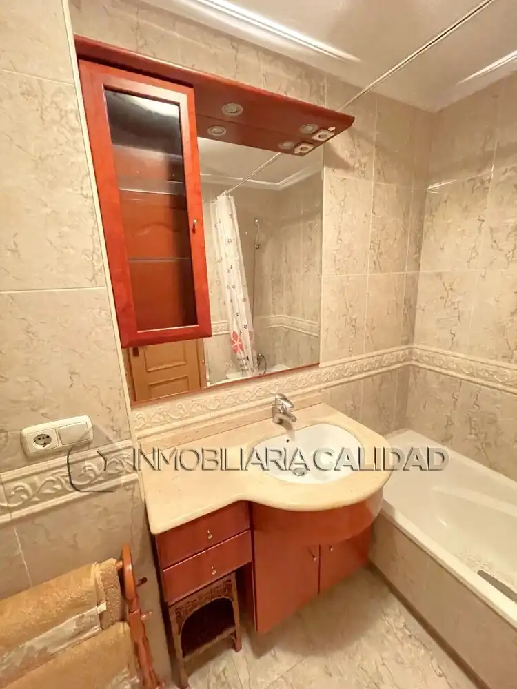 Habitación de Piso de alquiler en Burgos con Calefacción, Terraza y Amueblado