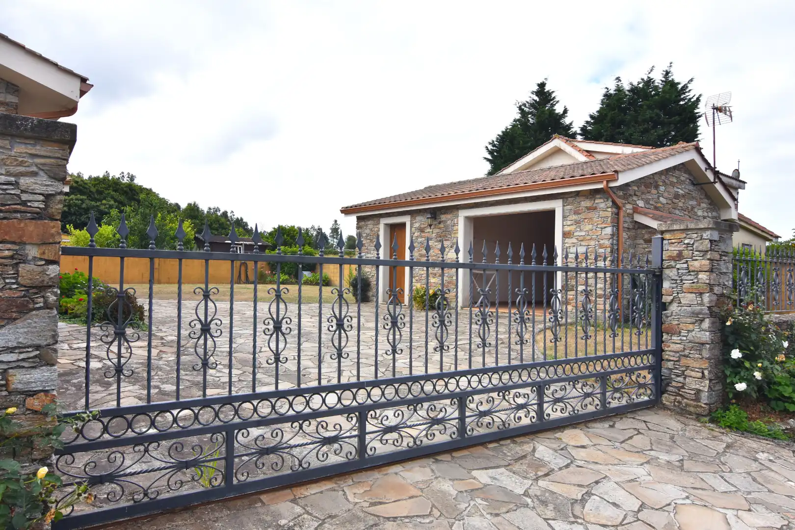 Vista exterior de Casa o xalet en venda en Valdoviño, A Coruña