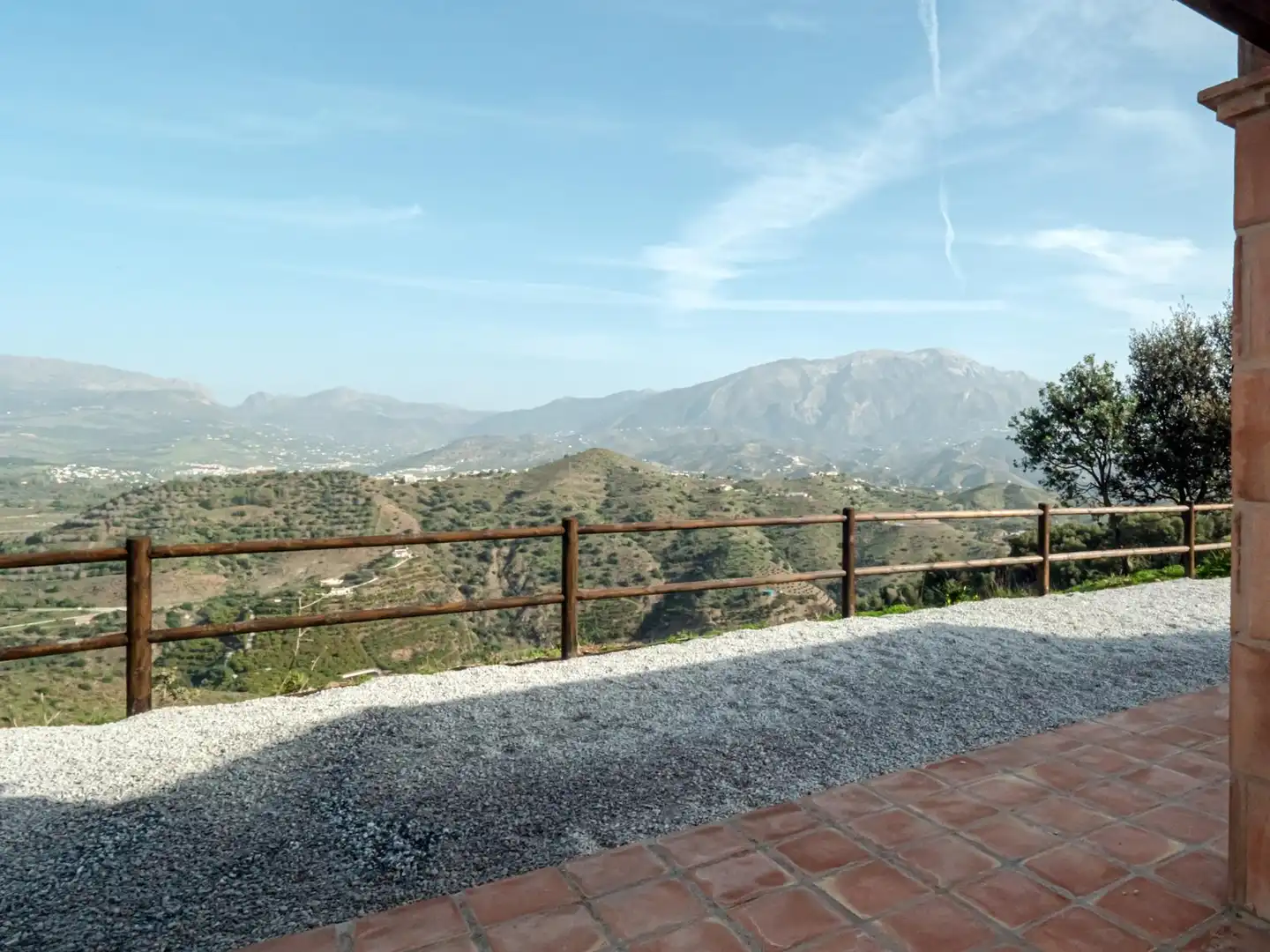 Vista exterior de Finca rústica en venta en Viñuela con Terraza, Piscina y Alarma