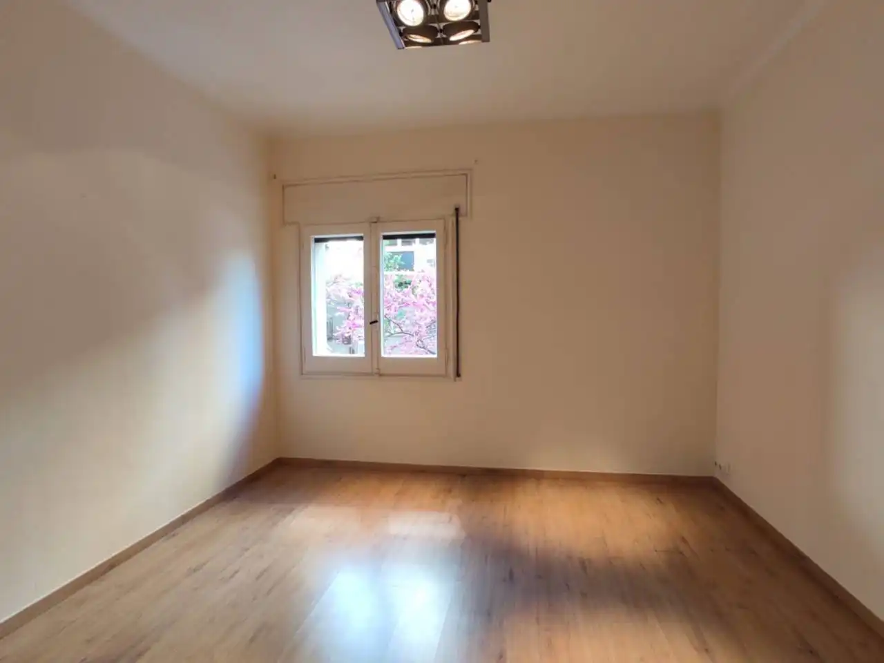 Habitación de Oficina de alquiler en Girona con Calefacción