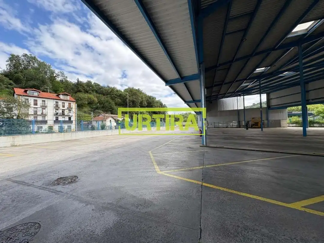 Parkplatz von Fabrikhallen zum Verkauf in Hernani