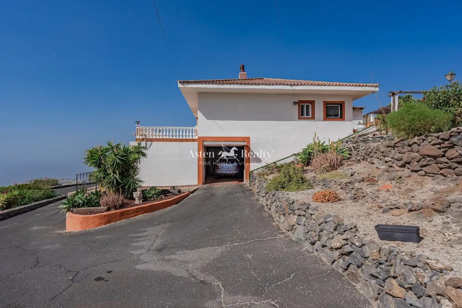 Vista exterior de Casa o chalet en venta en Adeje con Aire acondicionado, Terraza y Piscina