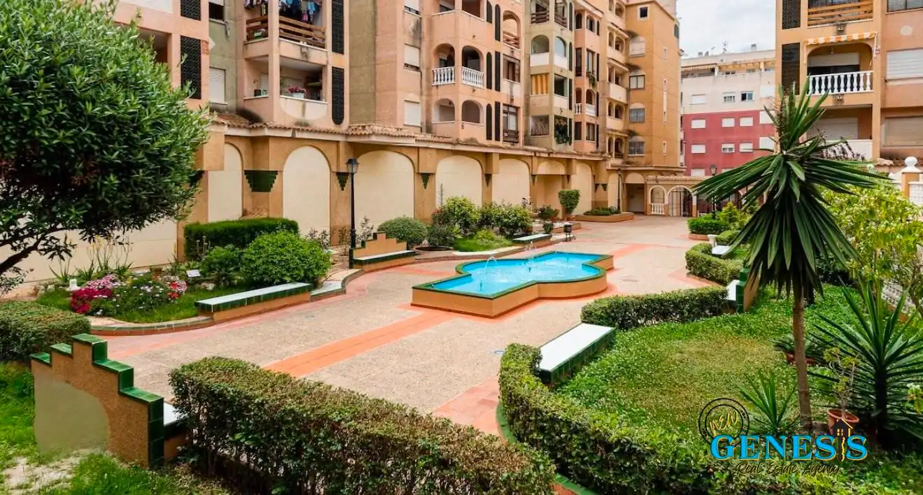 Vista exterior de Garatge en venda en Torrevieja