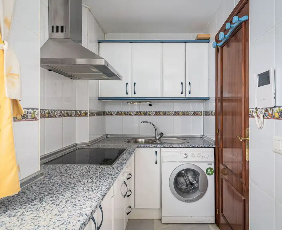 Flat with terrace for sale in San Luis de Sabinillas, imagen 8