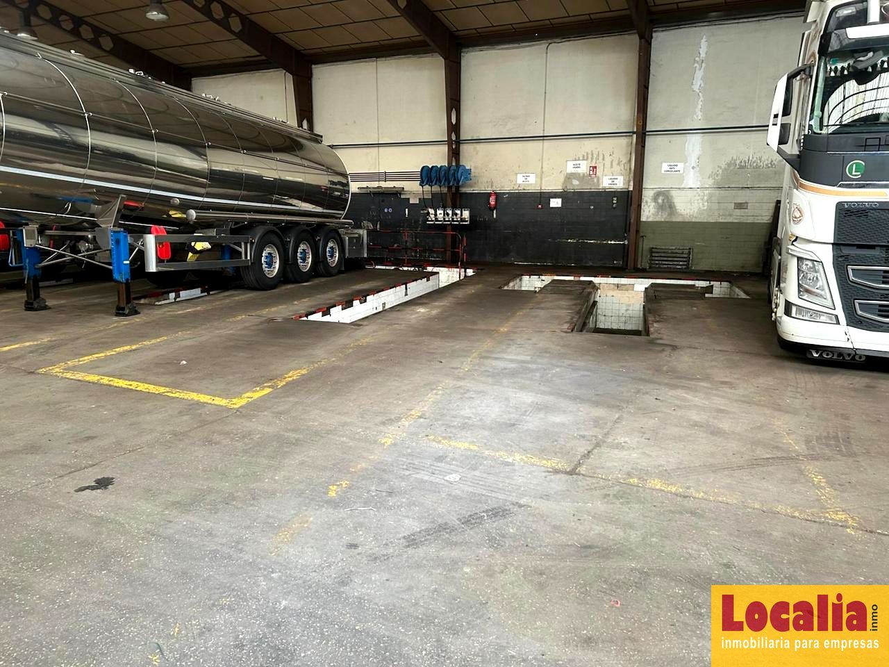 Parking of Industrial buildings to rent in Reocín