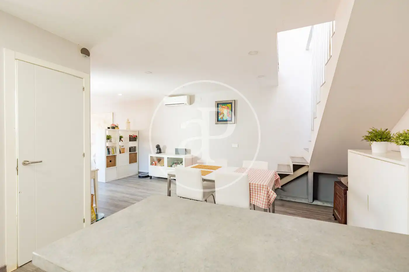 Wohnung zum Verkauf in Barcelona mit Klimaanlage, Heizung und Terrasse