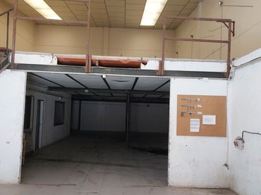 Locale commerciale in affitto a Carrer del Llevant