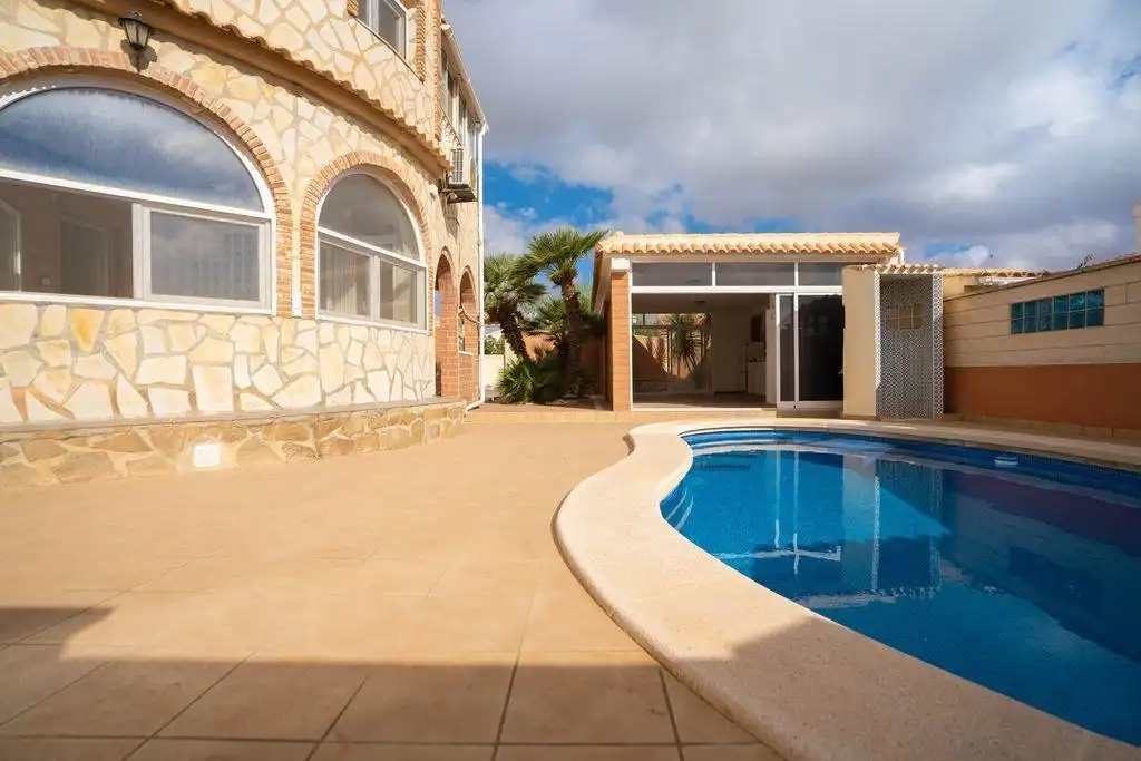 Piscina de Casa o xalet en venda en Orihuela