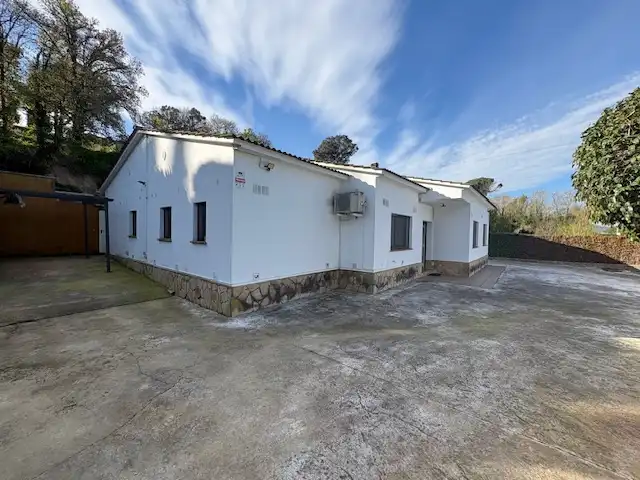 Casa amb piscina en venda a Carrer Comajuliana, imagen 5
