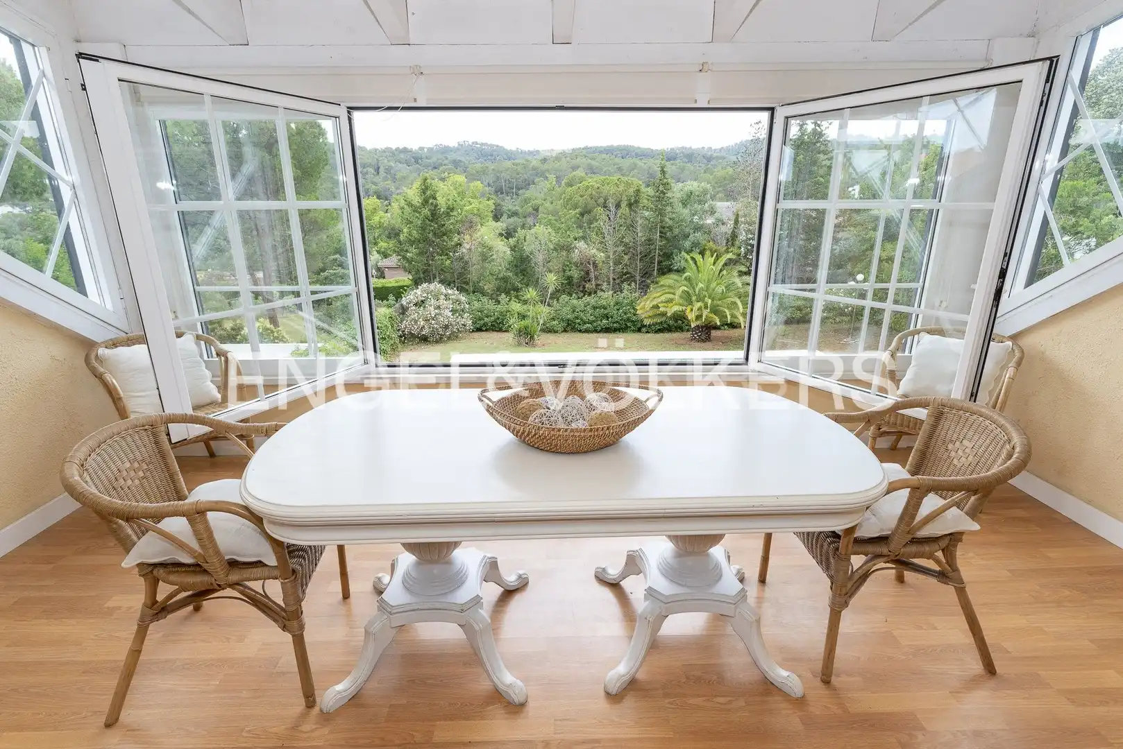 Comedor de Casa o chalet en venta en Sant Cugat del Vallès con Aire acondicionado, Calefacción y Jardín privado