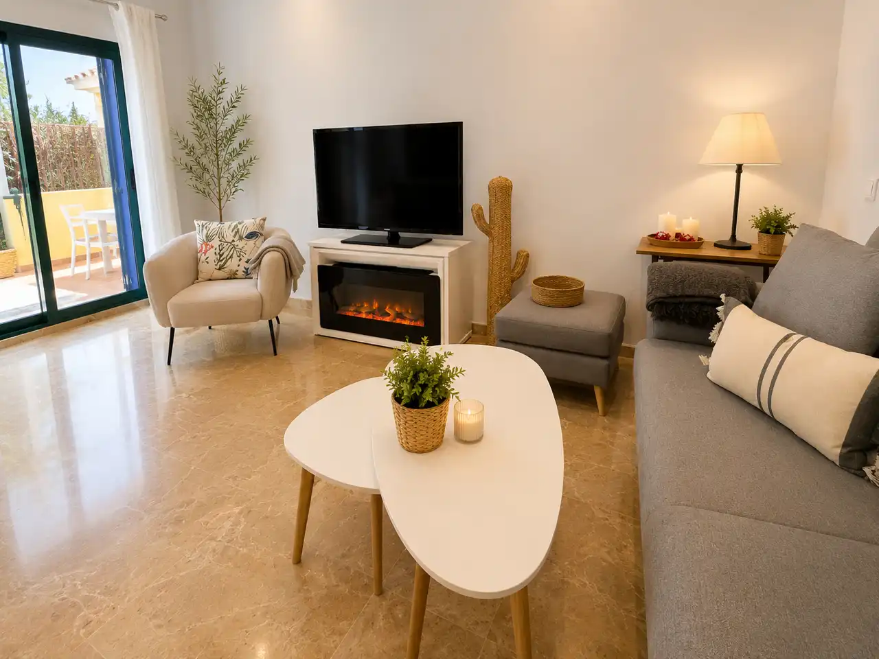 Living room of Flat for rent in Marbella  with Air Conditioner, Heating and Terrace