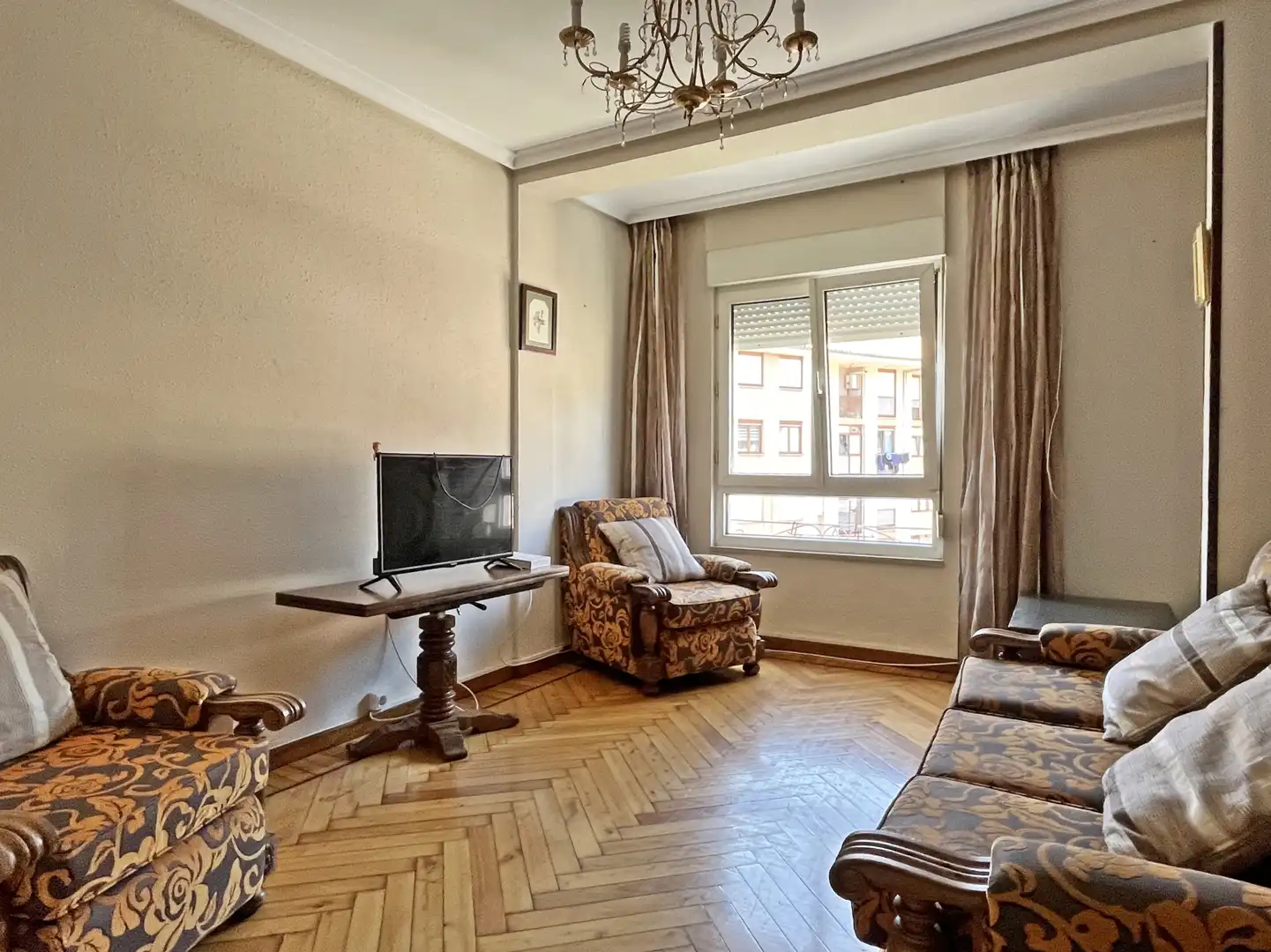 Sala de estar de Piso en venta en Los Corrales de Buelna  con Calefacción