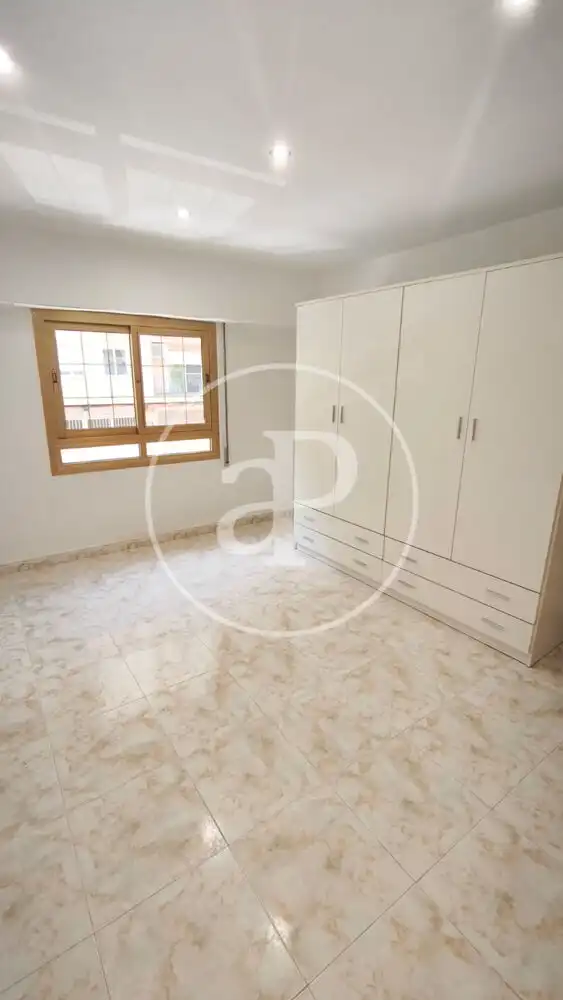 Habitación de Piso en venta en Valencia con Calefacción y Balcón