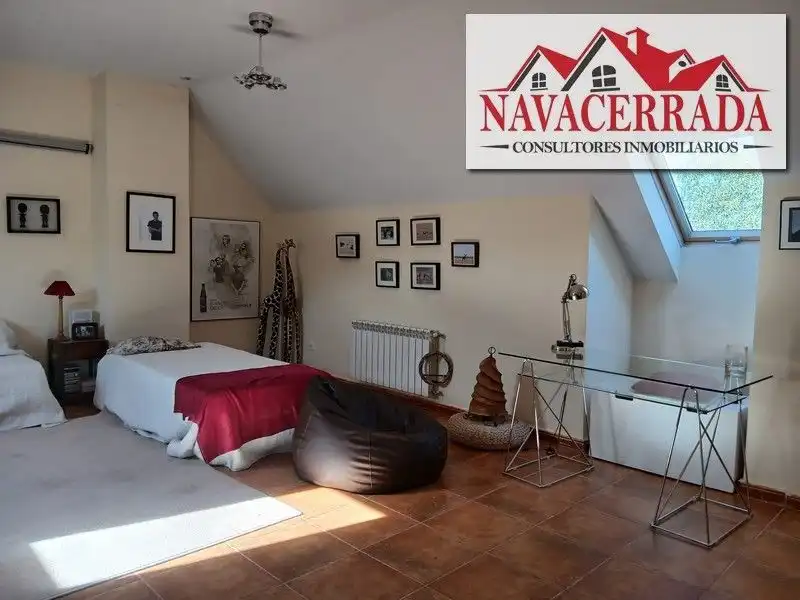 Dormitori de Casa o xalet en venda en Navacerrada amb Calefacció, Jardí privat i Piscina comunitària
