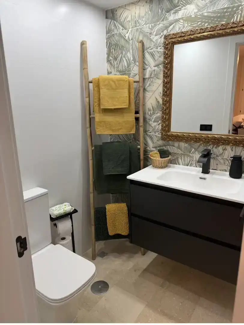 Baño de Piso en venta en Marbella con Aire acondicionado, Piscina y Balcón