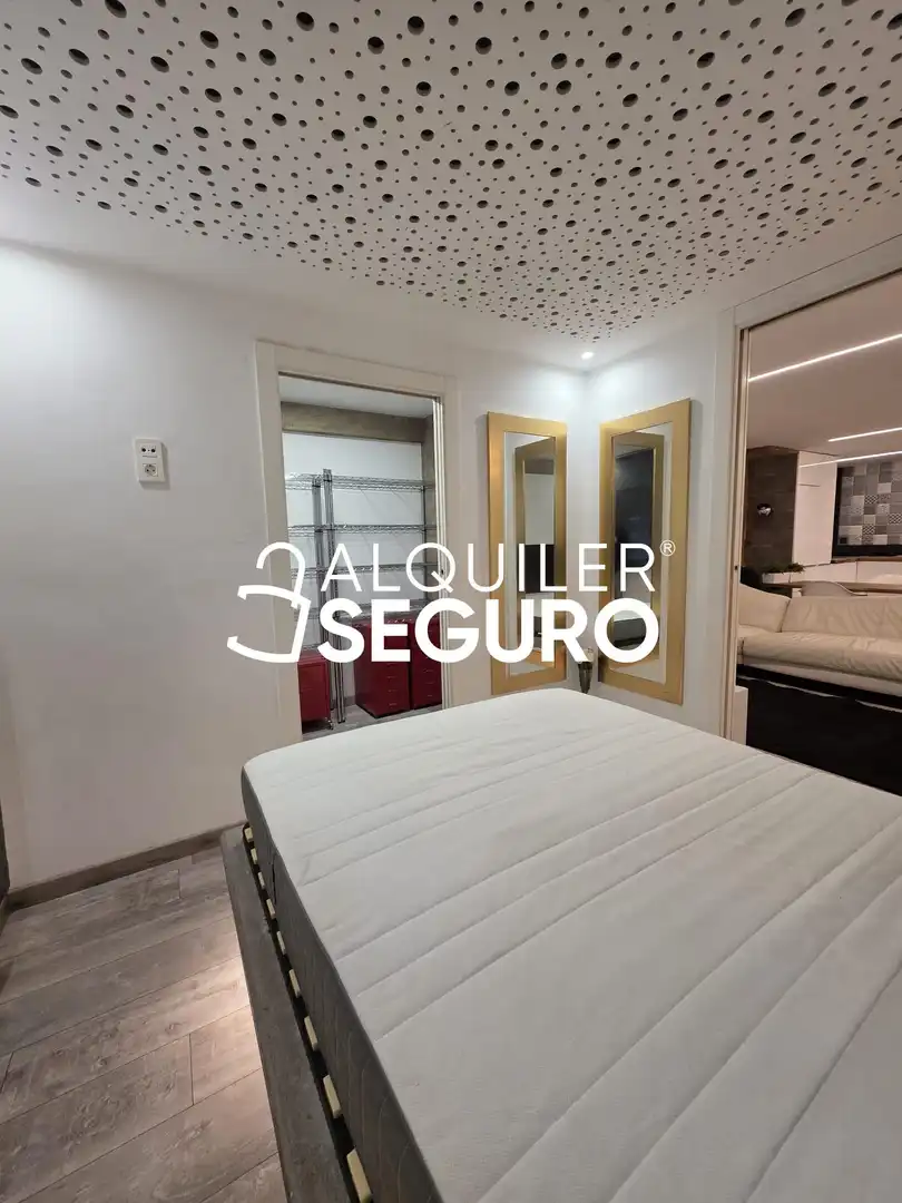Bedroom of Flat for rent in Bilbao   with Heating and Furnished