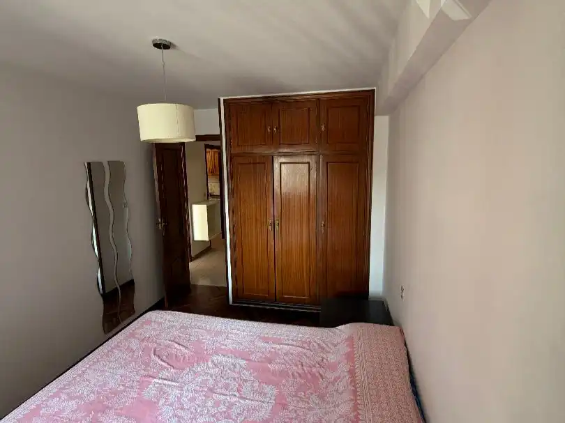 Dormitori de Apartament en venda en A Coruña Capital  amb Parquet, Traster i Moblat