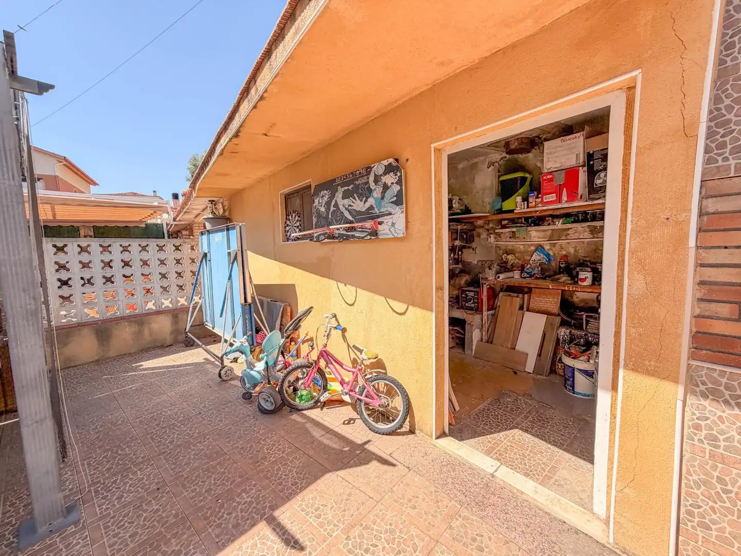 Detached homes for sale in Abrera  with Air Conditioner, Heating and Private garden