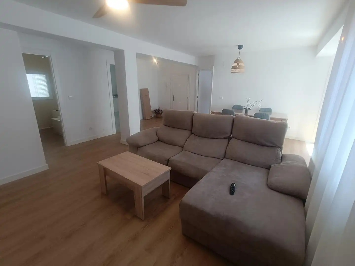 Wohnzimmer von Wohnung zur Miete in Santander mit Abstellraum, Möbliert und Balkon
