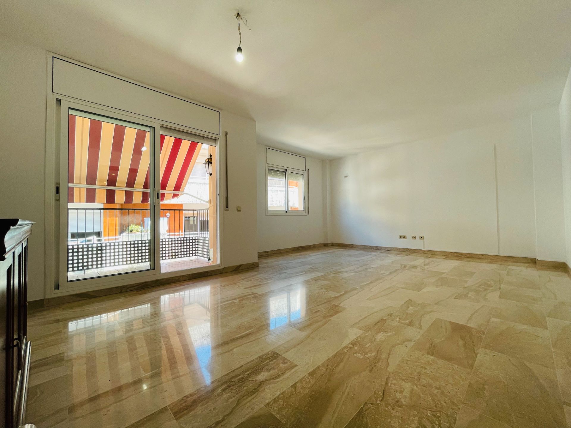 Sala d'estar de Pis en venda en Corbera de Llobregat amb Calefacció, Terrassa i Forn