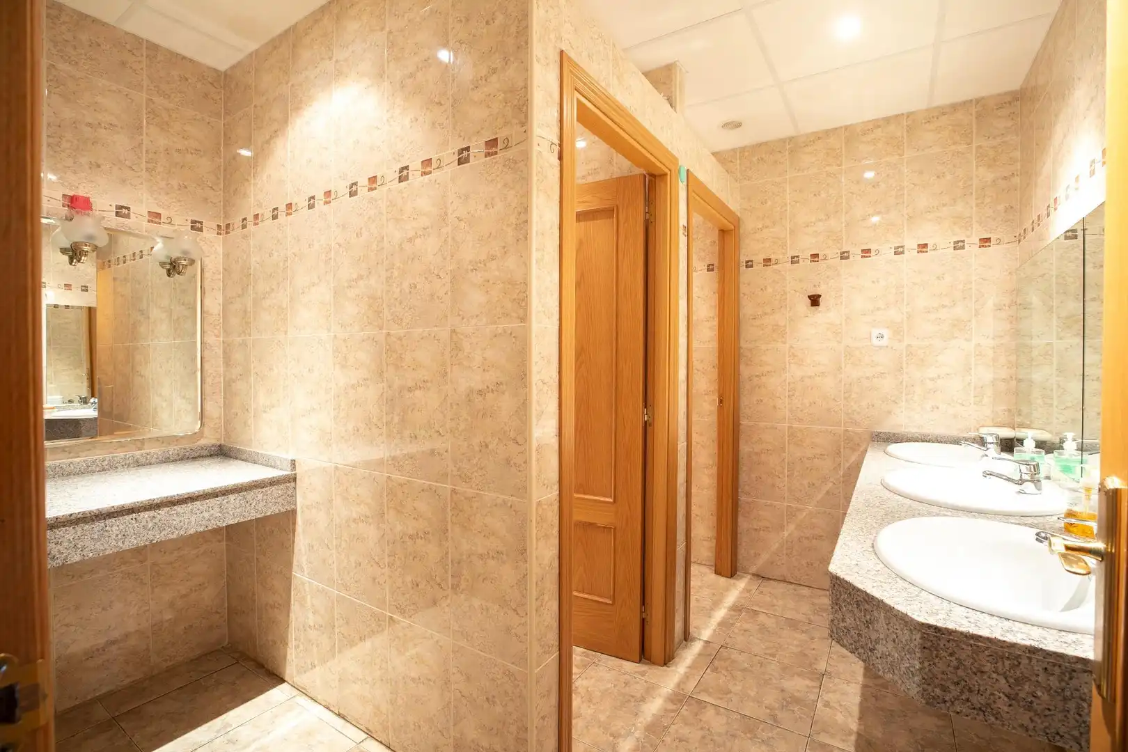 Badezimmer von Gebäude zum Verkauf in Puente la Reina de Jaca