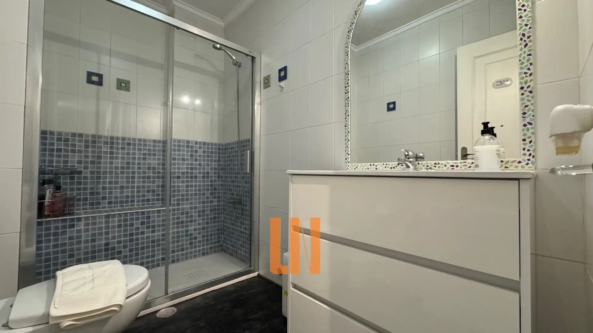 Baño de Piso en venta en Lugo con Calefacción, Trastero y Horno
