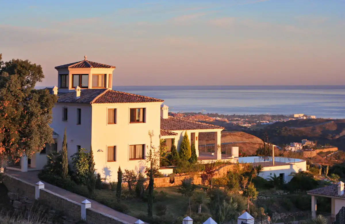 Casa con piscina en venta en Benahavís pueblo