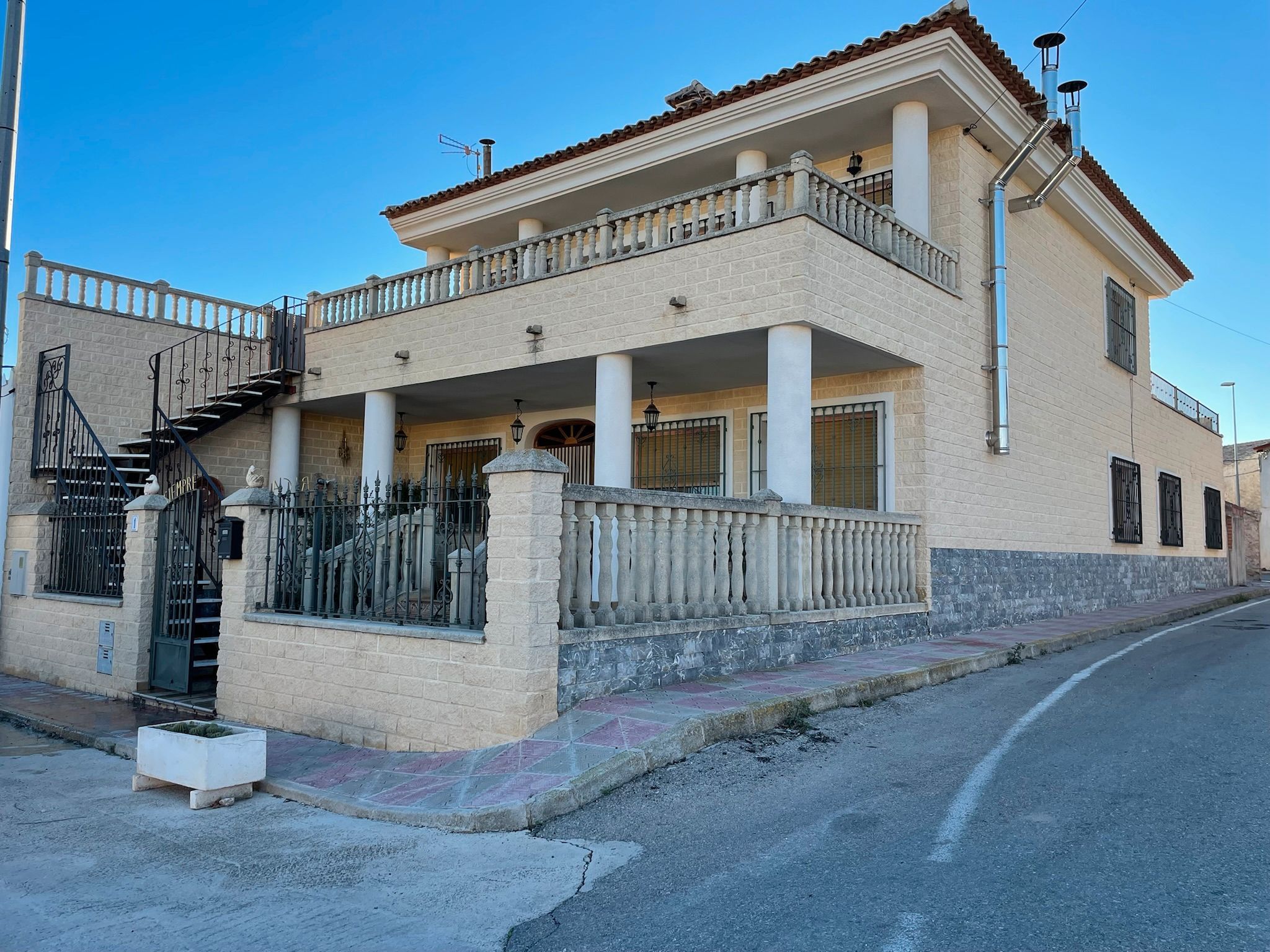 Exterior view of House or chalet for sale in Caravaca de la Cruz  with Air Conditioner, Private garden and Terrace