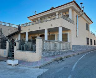 Vista exterior de Casa o xalet en venda en Caravaca de la Cruz amb Aire condicionat, Jardí privat i Terrassa