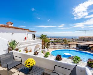 Vista exterior de Apartament en venda en San Miguel de Abona amb Terrassa i Piscina comunitària