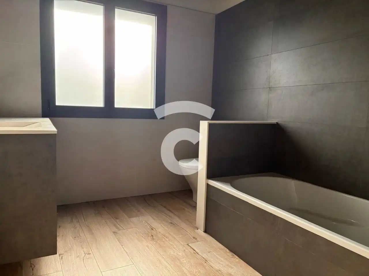 Badezimmer von Country house zur Miete in Calldetenes mit Heizung, Privatgarten und Alarm