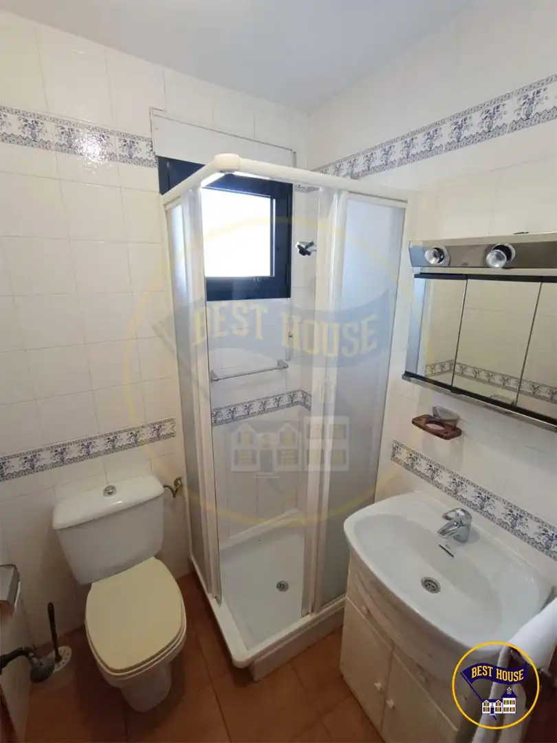 Baño de Piso para compartir en Cuenca